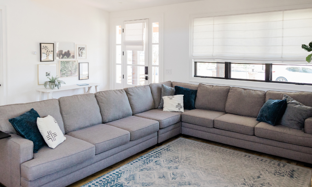 How to Arrange an L-Shaped Sofa in the Living Room