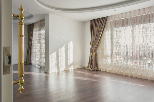 Know when to seek advice from an interior designer for expert guidance on curtain selection.